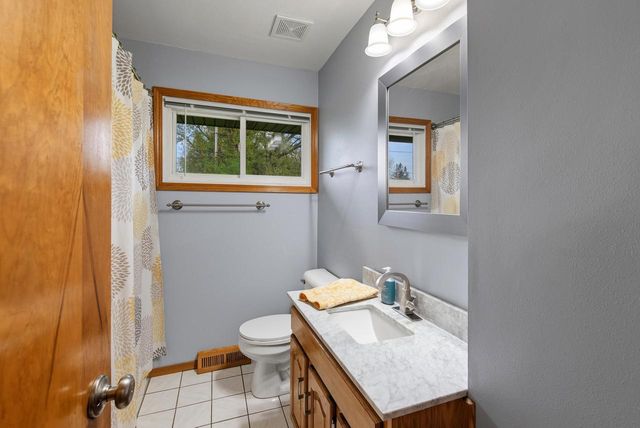 W202N9524 Club CIRCLE, Menomonee Falls, WI 53051