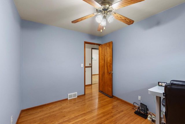W202N9524 Club CIRCLE, Menomonee Falls, WI 53051