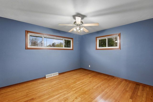 W202N9524 Club CIRCLE, Menomonee Falls, WI 53051