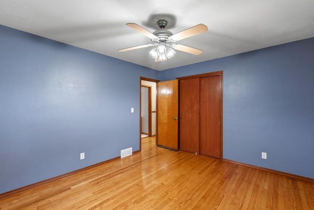 W202N9524 Club CIRCLE, Menomonee Falls, WI 53051