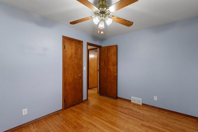 W202N9524 Club CIRCLE, Menomonee Falls, WI 53051