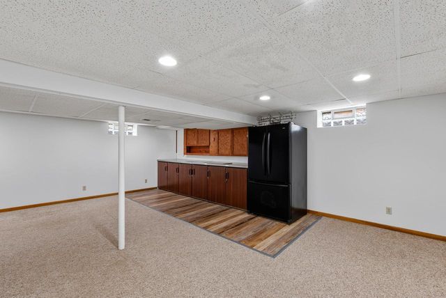 W202N9524 Club CIRCLE, Menomonee Falls, WI 53051