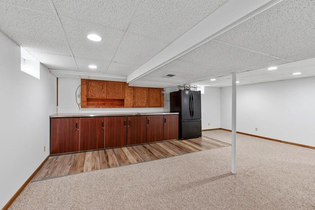 W202N9524 Club CIRCLE, Menomonee Falls, WI 53051