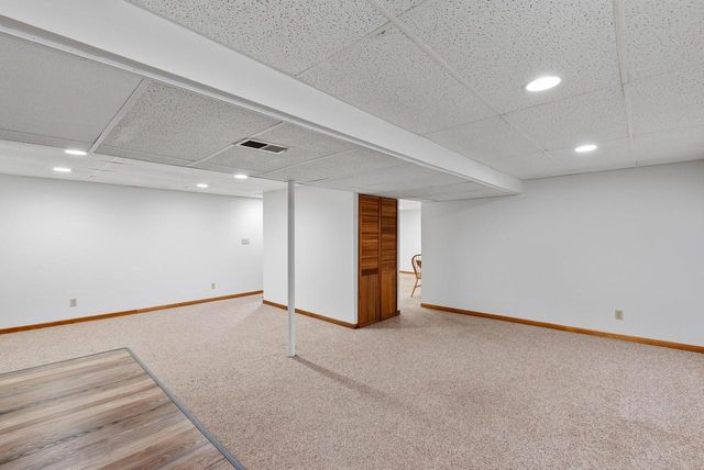 W202N9524 Club CIRCLE, Menomonee Falls, WI 53051