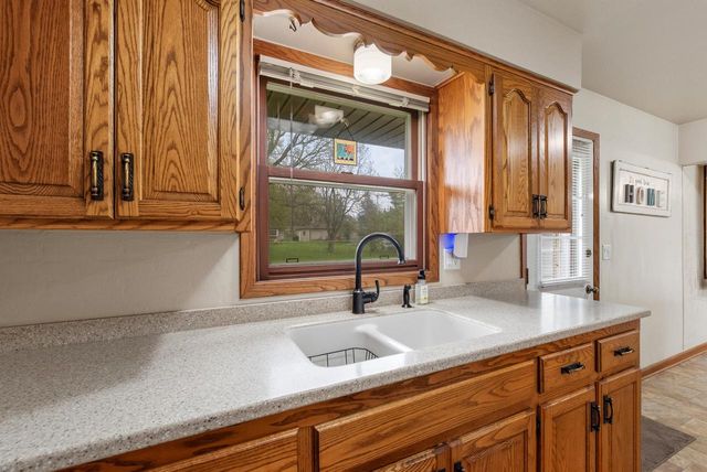 W202N9524 Club CIRCLE, Menomonee Falls, WI 53051