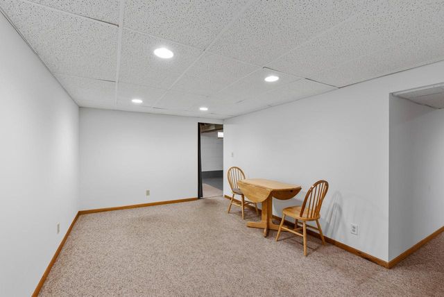 W202N9524 Club CIRCLE, Menomonee Falls, WI 53051