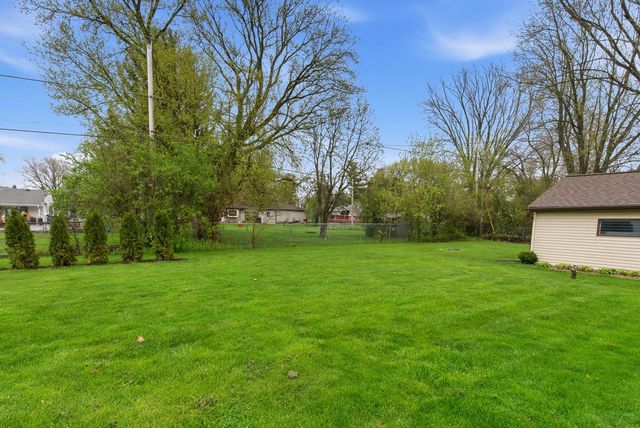 W202N9524 Club CIRCLE, Menomonee Falls, WI 53051