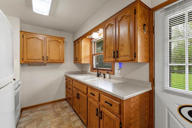 W202N9524 Club CIRCLE, Menomonee Falls, WI 53051