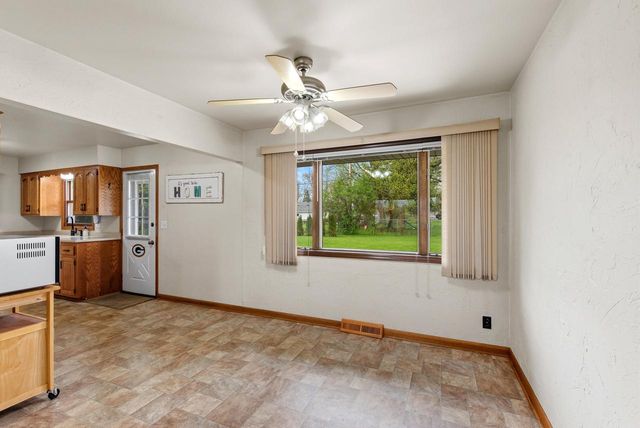 W202N9524 Club CIRCLE, Menomonee Falls, WI 53051