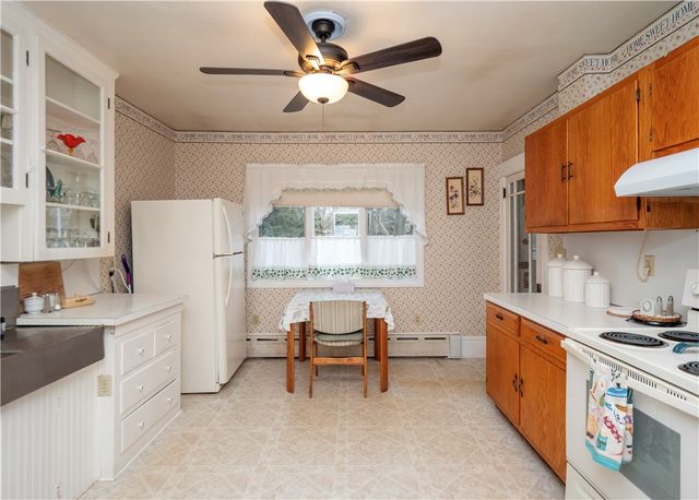 18 Ledyard Street, Newport, RI 02840