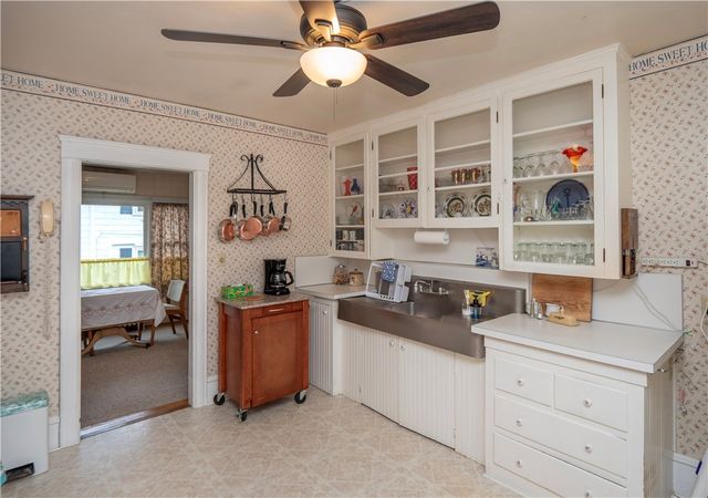 18 Ledyard Street, Newport, RI 02840