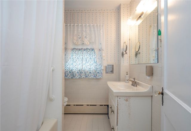 18 Ledyard Street, Newport, RI 02840