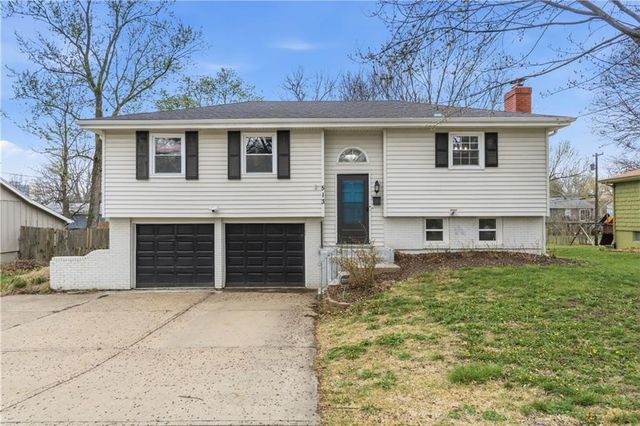 513 N Walker Lane, Olathe, KS 66061