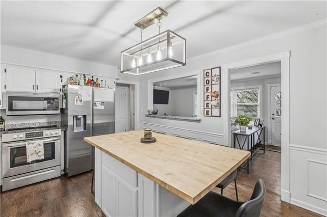 513 N Walker Lane, Olathe, KS 66061