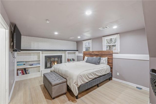 513 N Walker Lane, Olathe, KS 66061