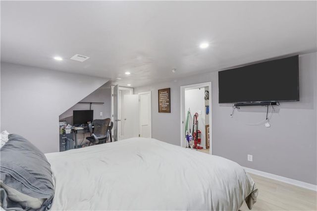 513 N Walker Lane, Olathe, KS 66061