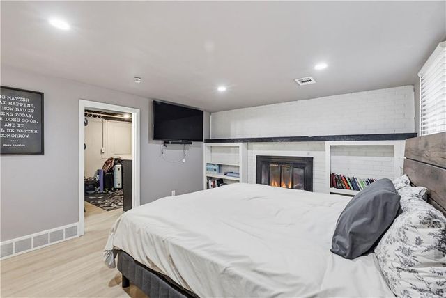 513 N Walker Lane, Olathe, KS 66061