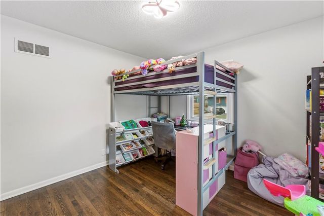 513 N Walker Lane, Olathe, KS 66061