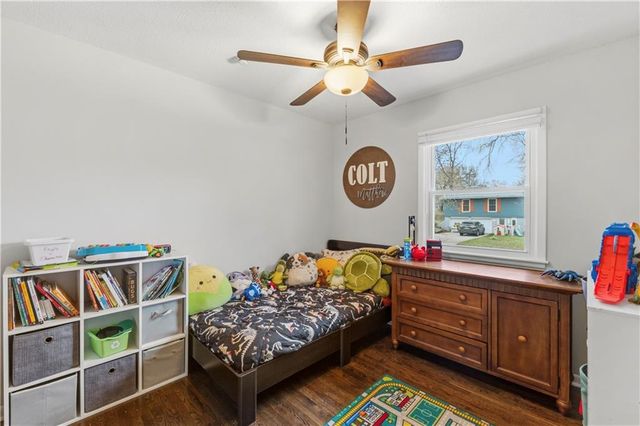 513 N Walker Lane, Olathe, KS 66061