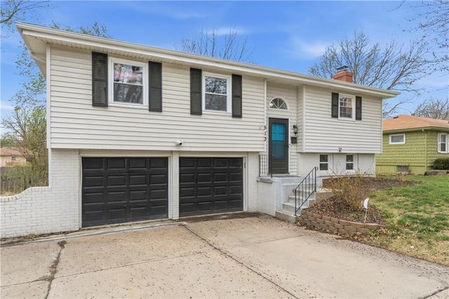 513 N Walker Lane, Olathe, KS 66061