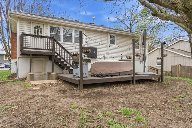 513 N Walker Lane, Olathe, KS 66061