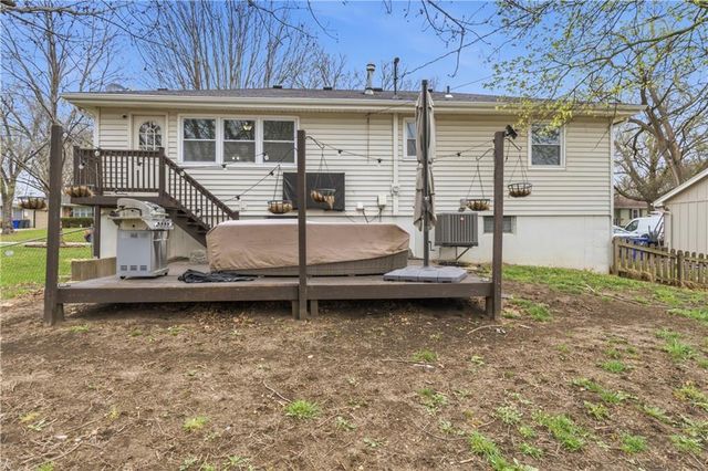 513 N Walker Lane, Olathe, KS 66061