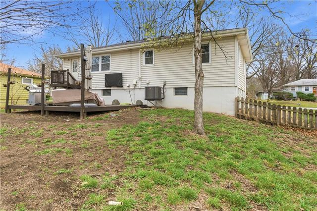 513 N Walker Lane, Olathe, KS 66061