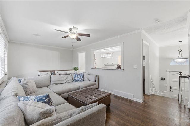 513 N Walker Lane, Olathe, KS 66061