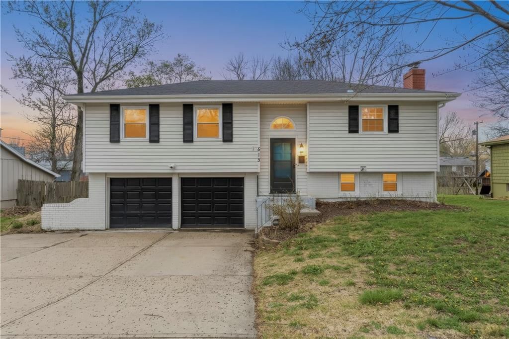 513 N Walker Lane, Olathe, KS 66061