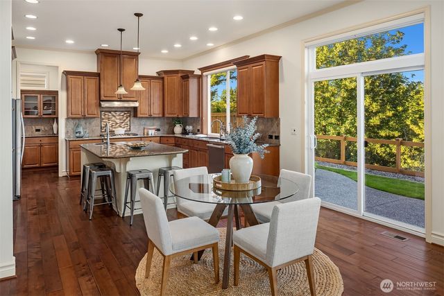 1836 273rd Place SE, Sammamish, WA 98075