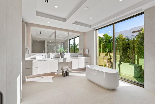 367 Venetian Drive, Delray Beach, FL 33483