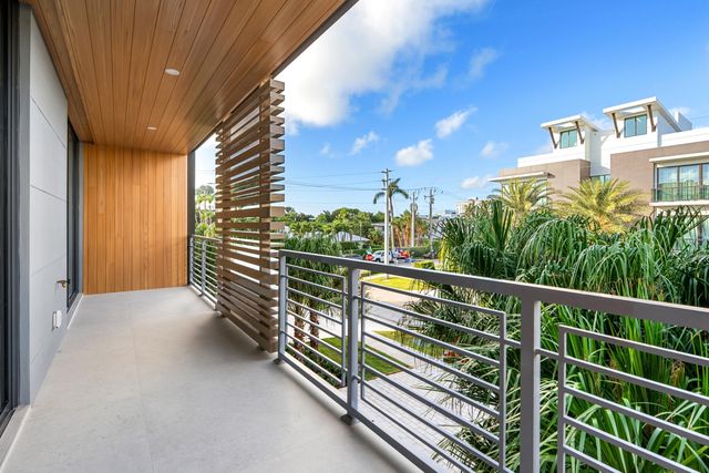 367 Venetian Drive, Delray Beach, FL 33483