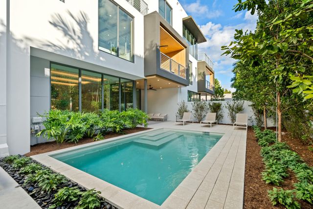 367 Venetian Drive, Delray Beach, FL 33483