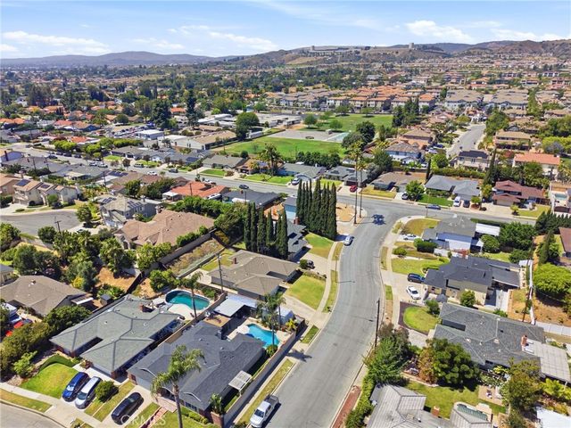 4561 School, Yorba Linda, CA 92886