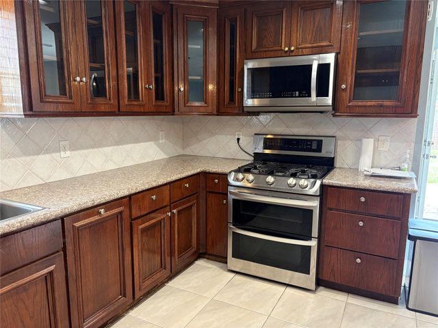 207 Parliament Drive, Houston, TX 77034