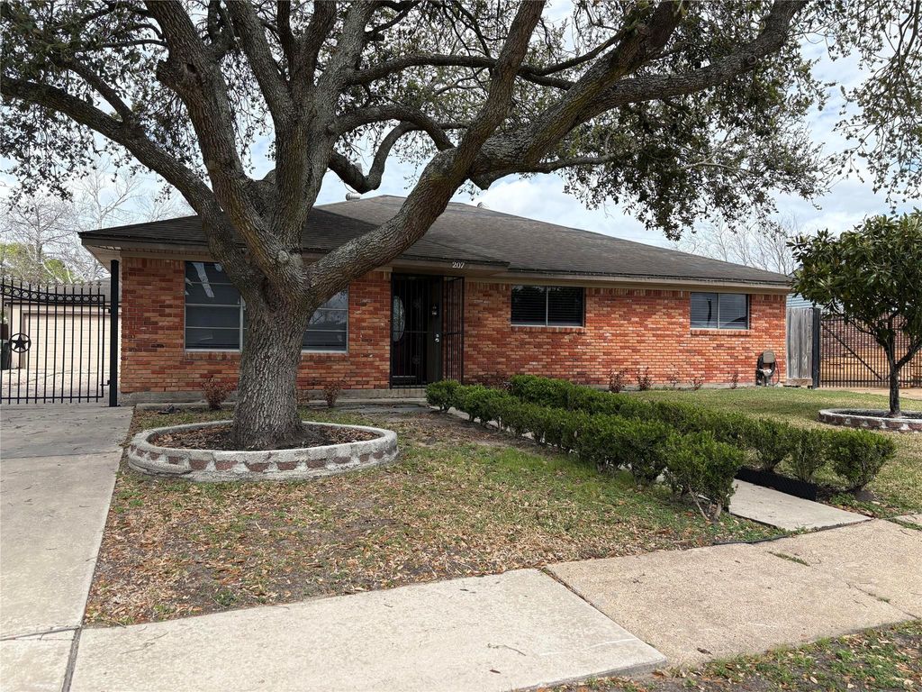 207 Parliament Drive, Houston, TX 77034