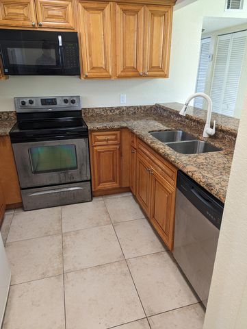 1522 Lake Crystal Drive F, West Palm Beach, FL 33411