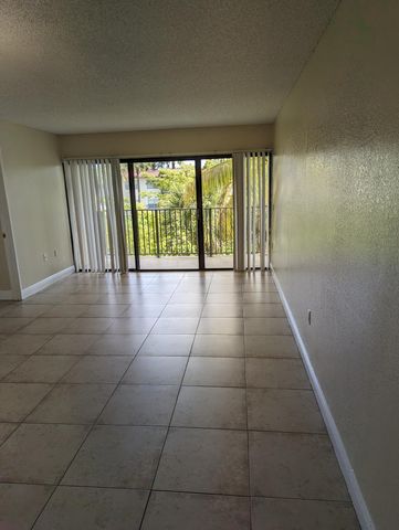 1522 Lake Crystal Drive F, West Palm Beach, FL 33411