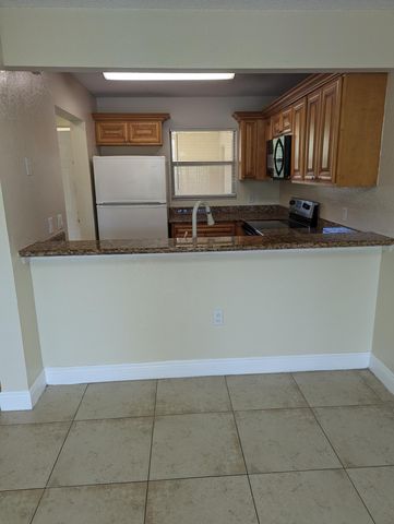 1522 Lake Crystal Drive F, West Palm Beach, FL 33411