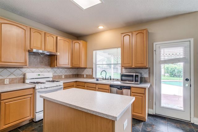 2709 Sunhill Court, Pearland, TX 77584