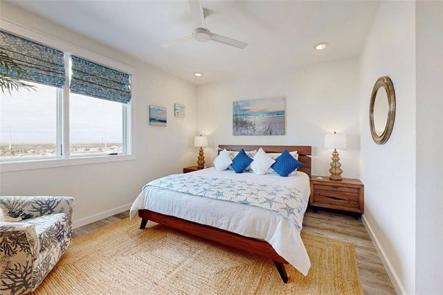 630 Center Square West 301, Port Aransas, TX 78373