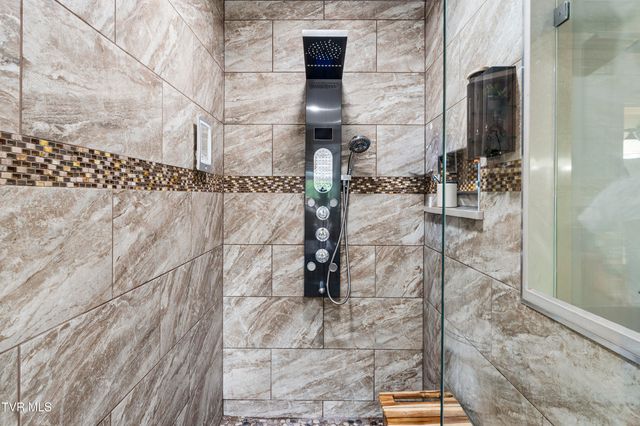 104 Lee Carter Drive, Johnson City, TN 37601