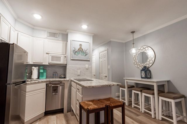 6102 Seawall Boulevard 212B, Galveston, TX 77551