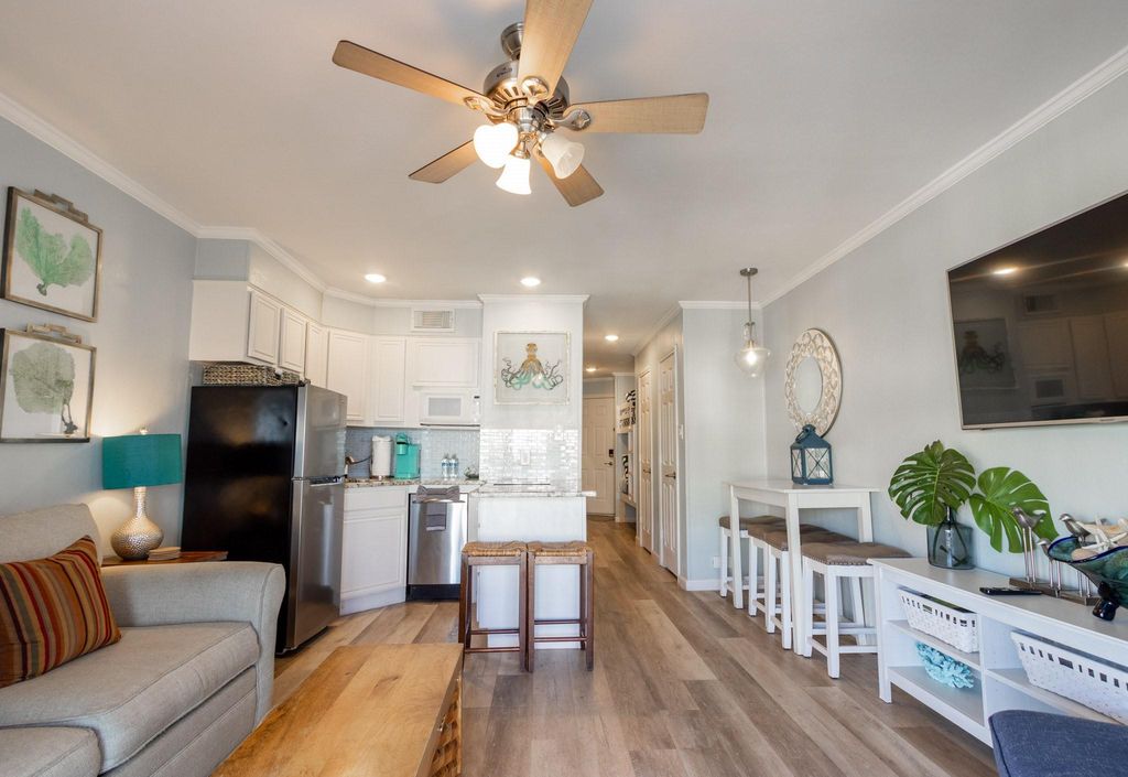 6102 Seawall Boulevard 212B, Galveston, TX 77551