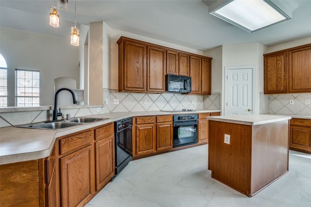 1213 Summerside Drive, Desoto, TX 75115
