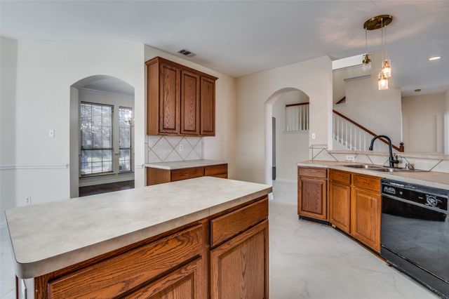 1213 Summerside Drive, Desoto, TX 75115