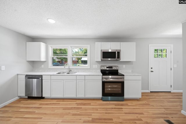 1040 E Sherwood Drive, Sumter, SC 29153