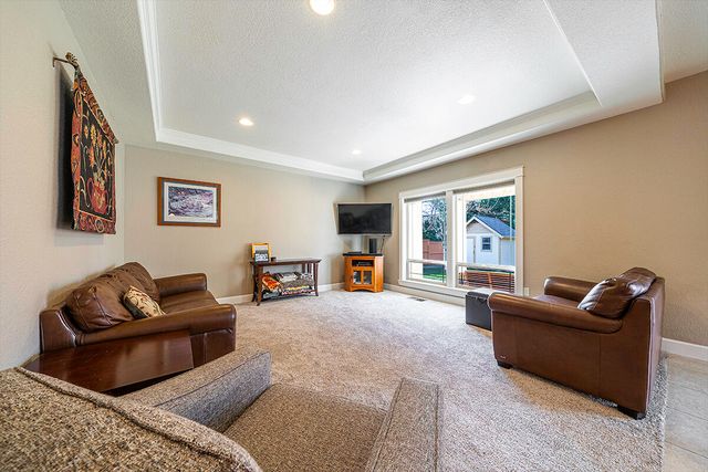 4584 Wolf Run Drive, Medford, OR 97504