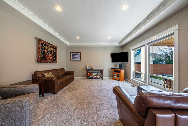 4584 Wolf Run Drive, Medford, OR 97504