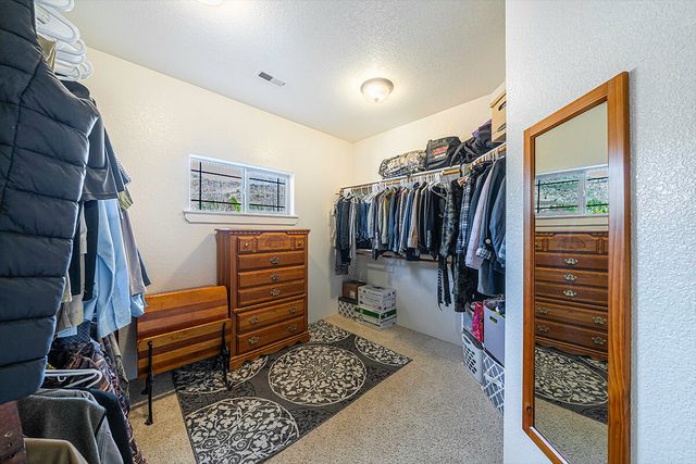 4584 Wolf Run Drive, Medford, OR 97504